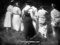 geile mademoiselles holen sie sich verloren in den wäldern (1930er-jahre-vintage)