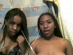 Two heures de video lesbienne malagasy