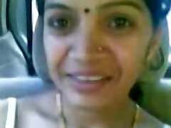 Clever Mature Indian Aunty Boobs Show in CAR