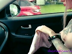INKED BLONDE IS SHOWING HER TITS IN THE Cab