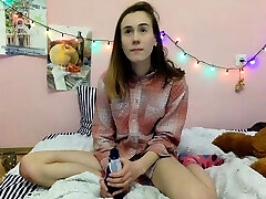 Cute Huge-titted Teen Webcam Solo