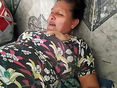 I surprise her while she washes and gets her snatch ate I surprise her while she washes and gets her snatch ate