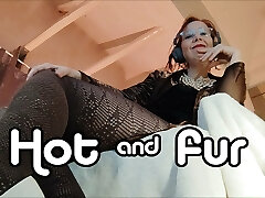 Hot and wool: MistressOnline comfortable and warm