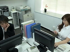 Grasping the Weakness of a Power-Harassing Female Boss...