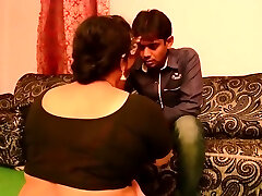 desi aunty huge boobs romance with young dude