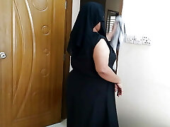 (Hot and Dirty Hijab Aunty Ko Choda) Indian sizzling aunty pulverized by neighbor while cleaning house - Clear Hindi Audio