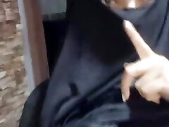 Real Sexy Amateur Muslim Arabian MILF Masturbates Squirting Testicle Tonic Gushy Pussy To Orgasm Hard In Niqab