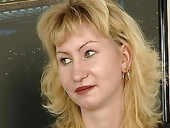 esta milf se folla a una chica