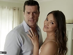 Let My Fit Fabulous Young Wife Satisfy Her Sexual Hunger With a Thick-dicked Man In My Presence