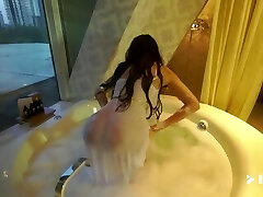 Tease Sofia Big Dairy Cow in Bath Tub Sex Looking Great, Jaw-dropping Lady! 1080P