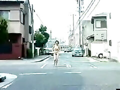 japanese lady nude and run on the street