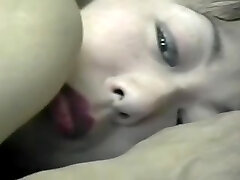 Kinky Japanese stunner shows her cunt in public