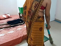 कामवाली के साथ कर डाला घापागप नौकरानी श्रीमती के साथ भारतीय छात्र सेक्स