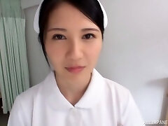 baise rapide sur le lit d'hôpital avec l'infirmière excitée sakamoto sumire