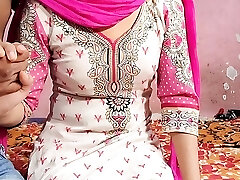 Punjabi ladaki ne salwar pahankar apane yaar se chudwai Punjabi ladaki ne salwar pahankar apane yaar se chudwai