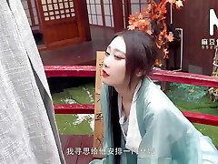 ModelMedia Asia - Chinese Costume Damsel Sells Her Assets to Bury Father