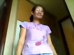 تیره پوست, سگ ماده, لباس بلند در مقابل وب کم تیره پوست, سگ ماده, لباس بلند در مقابل وب کم