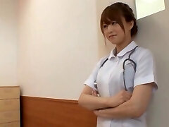 Akiho Yoshizawa Japonés enfermera traviesa tiene sexo en el hospital
