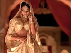 indian actress bipasha basu demonstrating tit: 