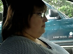 Mature BBW neighbor dame wants to play with my salami in her car
