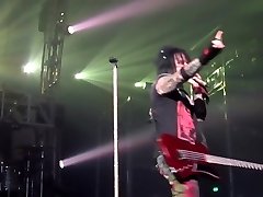 Nikki Sixx Breaks It Down For The Crowd. Greenville, S.C. Nikki Sixx Breaks It Down For The Crowd. Greenville, S.C.