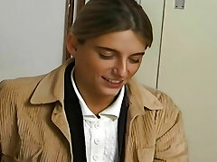 young brunette 21 years old stript vor der kamera beim audition young brunette 21 years old stript vor der kamera beim audition