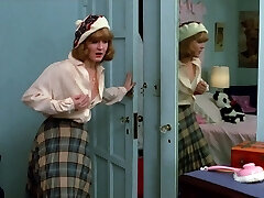 anal amateur brunette aux petits seins cloué à la maison