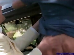 Sexy fille blonde dans le rétro de film porno