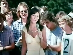 Der dunkelhaarige obszöne whoe Linda Lovelace geben, fancy Hahn saugen Der dunkelhaarige obszöne whoe Linda Lovelace geben, fancy Hahn saugen