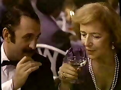 Brünette Brie in einem Film geben service für alle die high society Brünette Brie in einem Film geben service für alle die high society