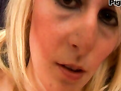 une milf chaude solitaire caresse sa chatte poilue mouillée de désir humide et ouverte dans la scène 04 du film donne mature une milf chaude solitaire caresse sa chatte poilue mouillée de désir humide et ouverte dans la scène 04 du film donne mature