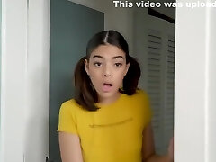 matrigna si diverte con figliastro adolescente e figlia matrigna si diverte con figliastro adolescente e figlia