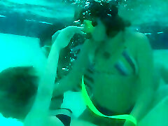 Underwater fighting girls