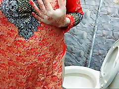 Desi Beautiful Mom Shaving Pussy And Armpits On Eid And Urinating In Bathroom