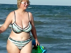 chubby mom snooped on the beach