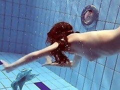 libuse la ragazza in tuta a strisce libuse la ragazza in tuta a strisce