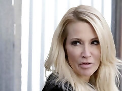 Extremely mischievous American lesbian Jessica Drake wanna some scissoring at night