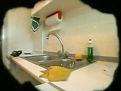 Brutta e grassa maturato moglie cambia i vestiti in cucina spy cam1