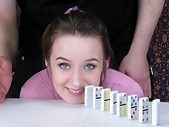 faccia cazzo domino, con la faccia di schiaffi e culo di mangiare