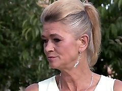 La sua vecchia mamma scopa teen