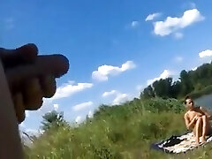 Dickflash - Masturbandosi per un topless prendisole .360p