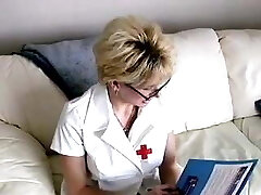 Milf infermiera ottiene un Viso Milf infermiera ottiene un Viso