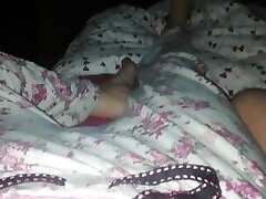 madrastra masturba a su hijo delante de su novia viendo porno madrastra masturba a su hijo delante de su novia viendo porno