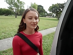 veronica chiesa con figa rasata succhiare il suo amante cazzo