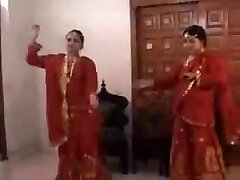भारतीय, बिजली अभिनय । नृत्य के छात्रों spanked