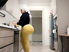 my big ass stepmom caught me watching at her booty