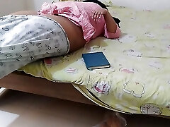 Sexy Moti Gand wali school tutor ne schoolgirl ke sath Jabardasti chudai - Indian desi coda cudi video MMS viral (Hindi)