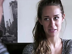 Epouse timide, avec les yeux bandes, transformee en une salo