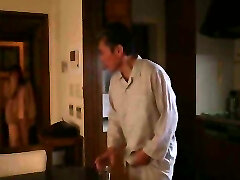 il patrigno fortemente arrapato ha accidentalmente preso una pillola per l'erezione