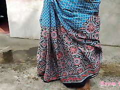 Indian Bhabhi standing Urinate Indian Bhabhi standing Urinate